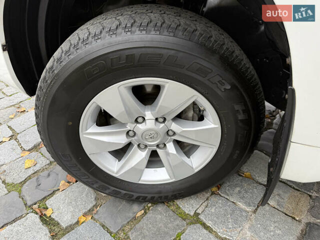 Белый Тойота Ленд Крузер Прадо, объемом двигателя 3.96 л и пробегом 50 тыс. км за 41999 $, фото 73 на Automoto.ua