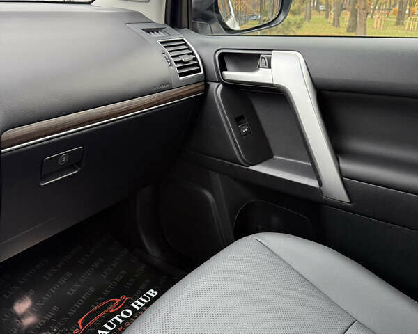 Белый Тойота Ленд Крузер Прадо, объемом двигателя 3.96 л и пробегом 50 тыс. км за 41999 $, фото 143 на Automoto.ua