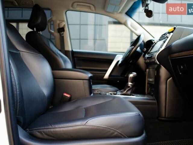 Белый Тойота Ленд Крузер Прадо, объемом двигателя 3.96 л и пробегом 42 тыс. км за 46500 $, фото 46 на Automoto.ua