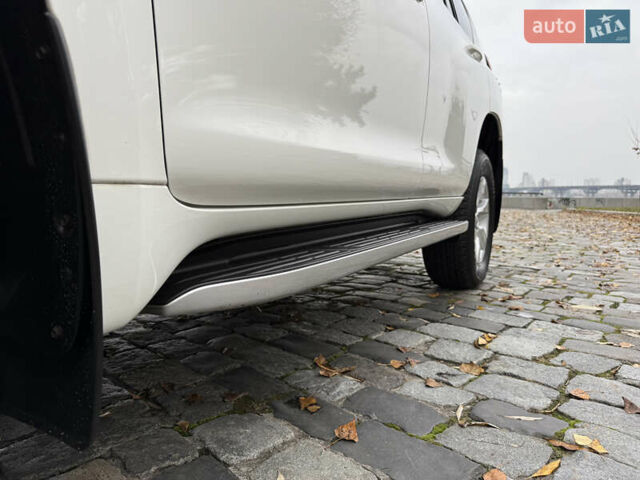 Белый Тойота Ленд Крузер Прадо, объемом двигателя 3.96 л и пробегом 50 тыс. км за 41999 $, фото 58 на Automoto.ua