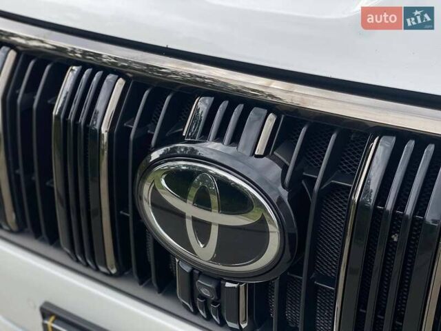 Тойота Ленд Крузер Прадо 2020 в Киеве на Automoto.ua Белый Тойота Ленд Крузер Прадо, объемом двигателя 3.96 л и пробегом 130 тыс. км за 44490 $, фото 4 на Automoto.ua