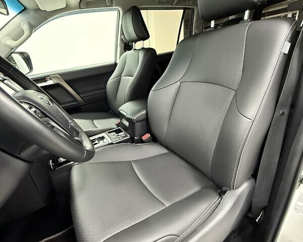 Білий Тойота Ленд Крузер Прадо, об'ємом двигуна 2.76 л та пробігом 139 тис. км за 43000 $, фото 21 на Automoto.ua