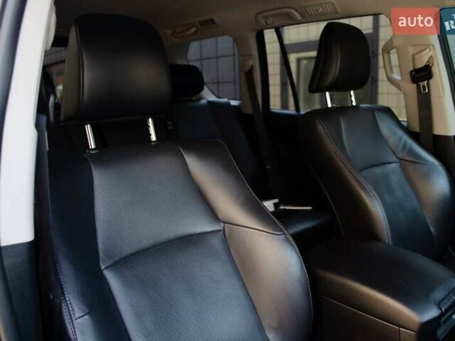 Белый Тойота Ленд Крузер Прадо, объемом двигателя 3.96 л и пробегом 42 тыс. км за 46500 $, фото 47 на Automoto.ua