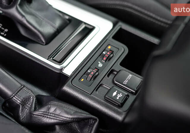 Белый Тойота Ленд Крузер Прадо, объемом двигателя 4 л и пробегом 28 тыс. км за 39990 $, фото 31 на Automoto.ua