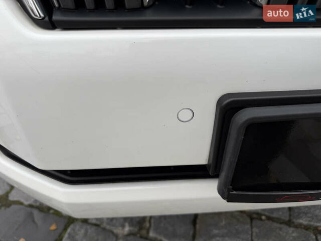 Белый Тойота Ленд Крузер Прадо, объемом двигателя 3.96 л и пробегом 50 тыс. км за 41999 $, фото 62 на Automoto.ua