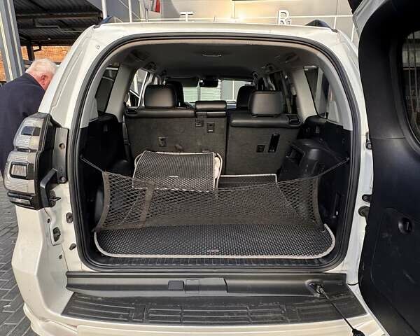 Белый Тойота Ленд Крузер Прадо, объемом двигателя 2.76 л и пробегом 130 тыс. км за 49599 $, фото 17 на Automoto.ua