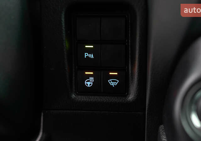 Белый Тойота Ленд Крузер Прадо, объемом двигателя 4 л и пробегом 28 тыс. км за 39990 $, фото 26 на Automoto.ua