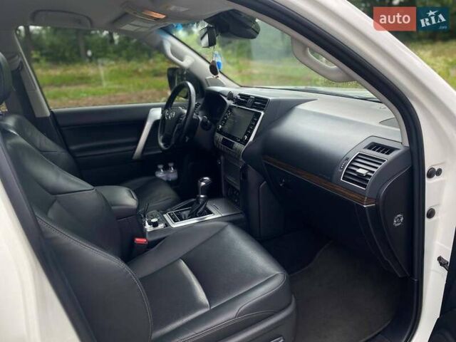 Тойота Ленд Крузер Прадо 2020 в Киеве на Automoto.ua Белый Тойота Ленд Крузер Прадо, объемом двигателя 3.96 л и пробегом 130 тыс. км за 44490 $, фото 21 на Automoto.ua