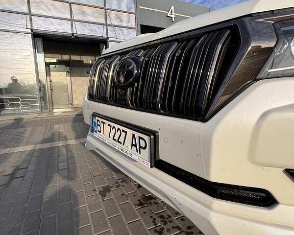 Белый Тойота Ленд Крузер Прадо, объемом двигателя 2.76 л и пробегом 130 тыс. км за 49599 $, фото 9 на Automoto.ua