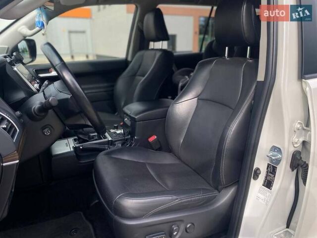 Тойота Ленд Крузер Прадо 2020 в Киеве на Automoto.ua Белый Тойота Ленд Крузер Прадо, объемом двигателя 3.96 л и пробегом 130 тыс. км за 44490 $, фото 16 на Automoto.ua