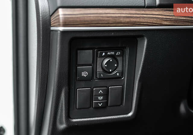 Белый Тойота Ленд Крузер Прадо, объемом двигателя 4 л и пробегом 28 тыс. км за 39990 $, фото 16 на Automoto.ua