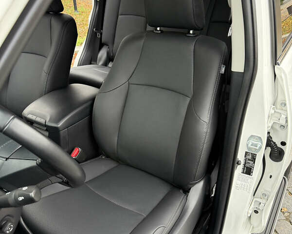 Белый Тойота Ленд Крузер Прадо, объемом двигателя 3.96 л и пробегом 50 тыс. км за 41999 $, фото 14 на Automoto.ua