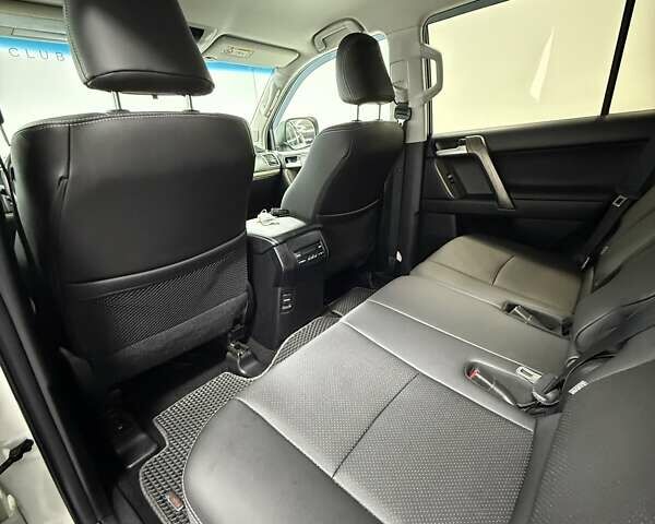 Білий Тойота Ленд Крузер Прадо, об'ємом двигуна 2.76 л та пробігом 139 тис. км за 43000 $, фото 34 на Automoto.ua