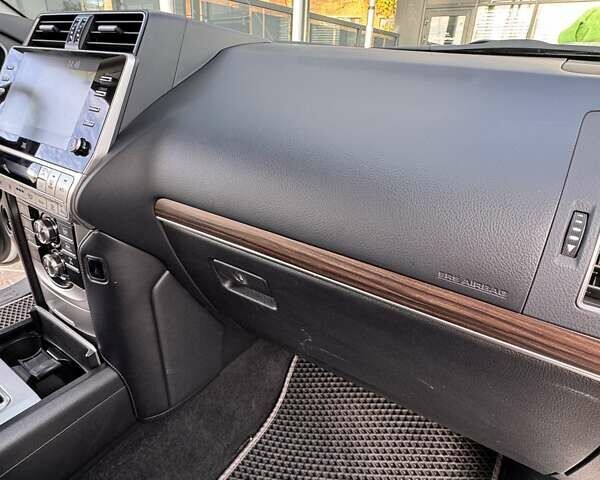 Белый Тойота Ленд Крузер Прадо, объемом двигателя 2.76 л и пробегом 130 тыс. км за 49599 $, фото 36 на Automoto.ua