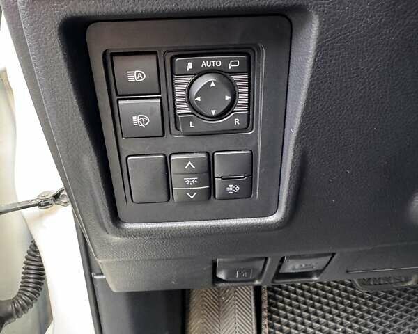 Белый Тойота Ленд Крузер Прадо, объемом двигателя 2.76 л и пробегом 130 тыс. км за 49599 $, фото 22 на Automoto.ua