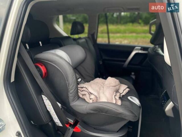 Тойота Ленд Крузер Прадо 2020 в Киеве на Automoto.ua Белый Тойота Ленд Крузер Прадо, объемом двигателя 3.96 л и пробегом 130 тыс. км за 44490 $, фото 20 на Automoto.ua