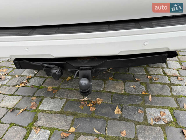 Белый Тойота Ленд Крузер Прадо, объемом двигателя 3.96 л и пробегом 50 тыс. км за 41999 $, фото 43 на Automoto.ua