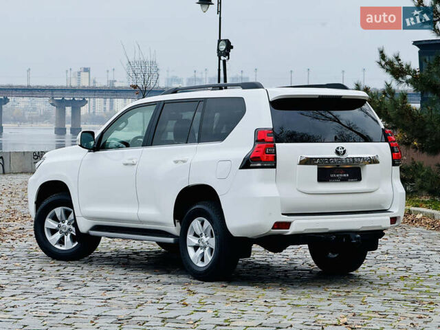 Белый Тойота Ленд Крузер Прадо, объемом двигателя 3.96 л и пробегом 50 тыс. км за 41999 $, фото 163 на Automoto.ua