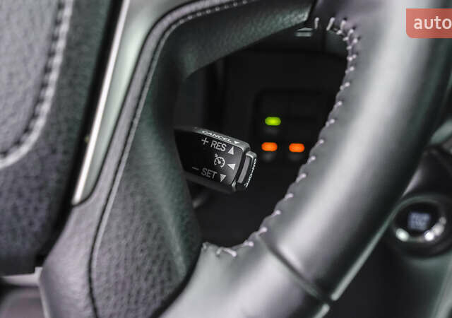 Белый Тойота Ленд Крузер Прадо, объемом двигателя 4 л и пробегом 28 тыс. км за 39990 $, фото 21 на Automoto.ua