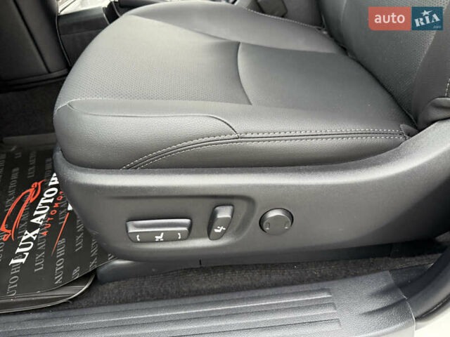 Белый Тойота Ленд Крузер Прадо, объемом двигателя 3.96 л и пробегом 50 тыс. км за 41999 $, фото 110 на Automoto.ua