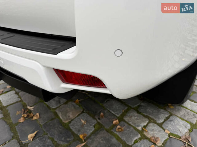 Белый Тойота Ленд Крузер Прадо, объемом двигателя 3.96 л и пробегом 50 тыс. км за 41999 $, фото 38 на Automoto.ua