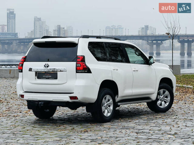 Белый Тойота Ленд Крузер Прадо, объемом двигателя 3.96 л и пробегом 50 тыс. км за 41999 $, фото 31 на Automoto.ua