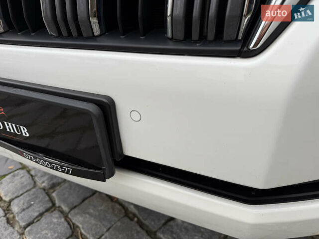 Белый Тойота Ленд Крузер Прадо, объемом двигателя 3.96 л и пробегом 50 тыс. км за 41999 $, фото 64 на Automoto.ua