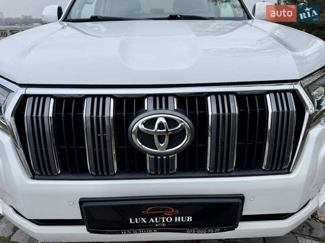 Белый Тойота Ленд Крузер Прадо, объемом двигателя 3.96 л и пробегом 50 тыс. км за 41999 $, фото 71 на Automoto.ua