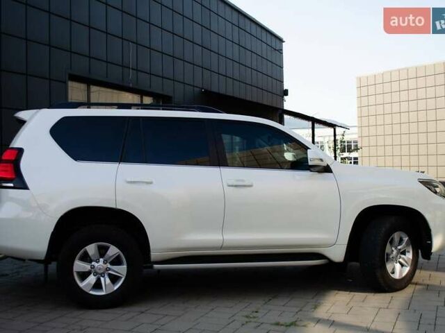 Белый Тойота Ленд Крузер Прадо, объемом двигателя 3.96 л и пробегом 42 тыс. км за 46500 $, фото 7 на Automoto.ua