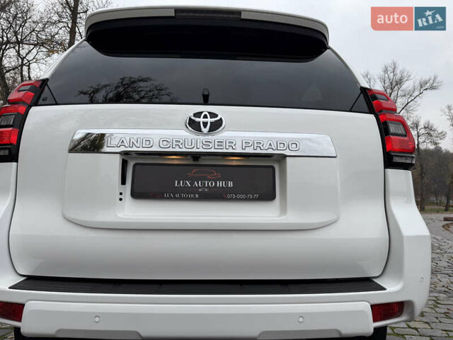 Белый Тойота Ленд Крузер Прадо, объемом двигателя 3.96 л и пробегом 50 тыс. км за 41999 $, фото 45 на Automoto.ua