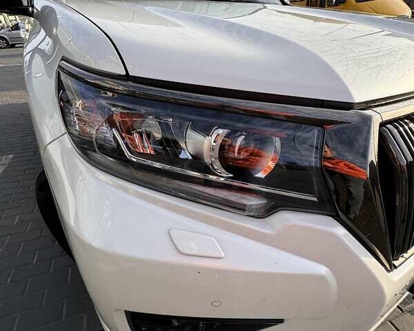 Белый Тойота Ленд Крузер Прадо, объемом двигателя 2.76 л и пробегом 130 тыс. км за 49599 $, фото 10 на Automoto.ua