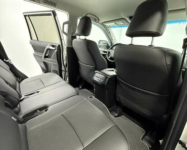 Білий Тойота Ленд Крузер Прадо, об'ємом двигуна 2.76 л та пробігом 139 тис. км за 43000 $, фото 36 на Automoto.ua