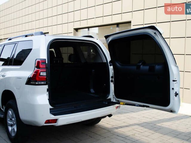 Белый Тойота Ленд Крузер Прадо, объемом двигателя 3.96 л и пробегом 42 тыс. км за 46500 $, фото 61 на Automoto.ua