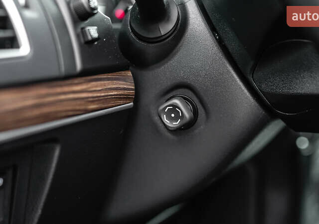 Белый Тойота Ленд Крузер Прадо, объемом двигателя 4 л и пробегом 28 тыс. км за 39990 $, фото 17 на Automoto.ua