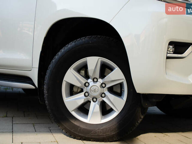 Белый Тойота Ленд Крузер Прадо, объемом двигателя 3.96 л и пробегом 42 тыс. км за 46500 $, фото 68 на Automoto.ua