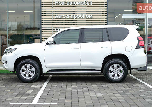 Белый Тойота Ленд Крузер Прадо, объемом двигателя 4 л и пробегом 28 тыс. км за 39990 $, фото 2 на Automoto.ua