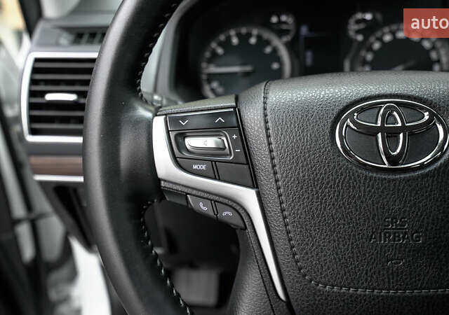 Белый Тойота Ленд Крузер Прадо, объемом двигателя 4 л и пробегом 28 тыс. км за 39990 $, фото 19 на Automoto.ua