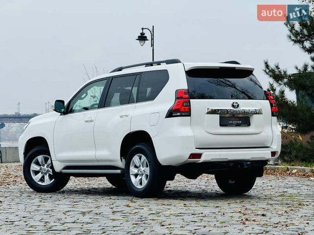 Белый Тойота Ленд Крузер Прадо, объемом двигателя 3.96 л и пробегом 50 тыс. км за 41999 $, фото 27 на Automoto.ua