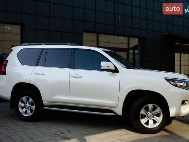 Белый Тойота Ленд Крузер Прадо, объемом двигателя 3.96 л и пробегом 42 тыс. км за 46500 $, фото 5 на Automoto.ua