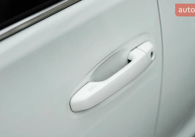 Белый Тойота Ленд Крузер Прадо, объемом двигателя 4 л и пробегом 28 тыс. км за 39990 $, фото 11 на Automoto.ua