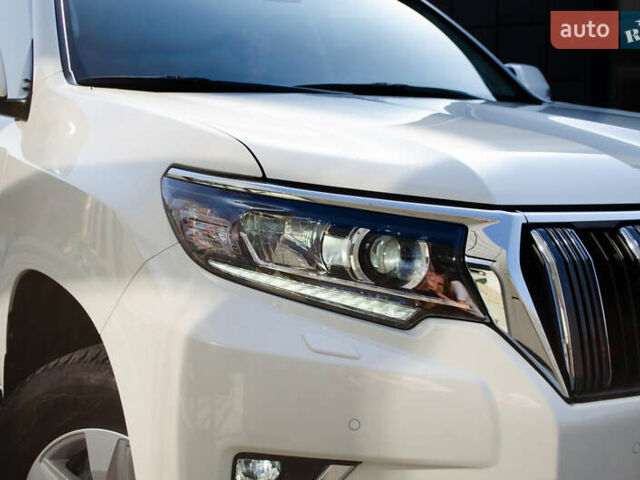 Белый Тойота Ленд Крузер Прадо, объемом двигателя 3.96 л и пробегом 42 тыс. км за 46500 $, фото 24 на Automoto.ua