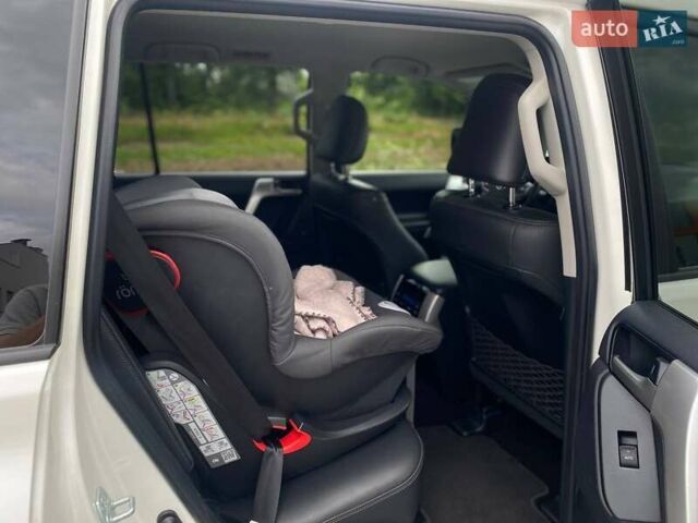 Тойота Ленд Крузер Прадо 2020 в Киеве на Automoto.ua Белый Тойота Ленд Крузер Прадо, объемом двигателя 3.96 л и пробегом 130 тыс. км за 44490 $, фото 19 на Automoto.ua