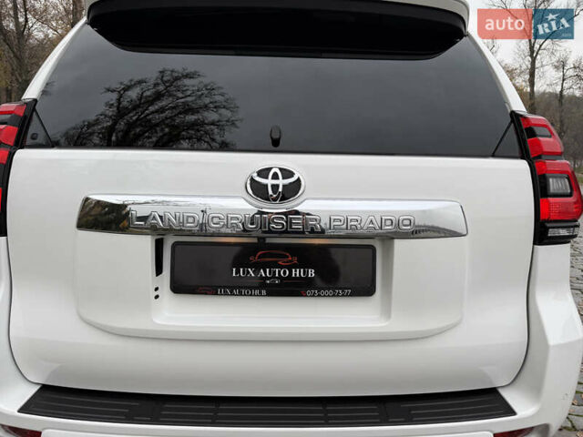 Белый Тойота Ленд Крузер Прадо, объемом двигателя 3.96 л и пробегом 50 тыс. км за 41999 $, фото 44 на Automoto.ua