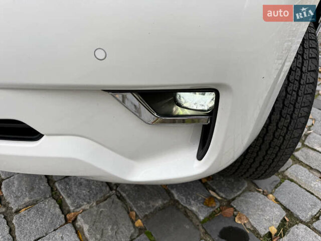 Белый Тойота Ленд Крузер Прадо, объемом двигателя 3.96 л и пробегом 50 тыс. км за 41999 $, фото 76 на Automoto.ua