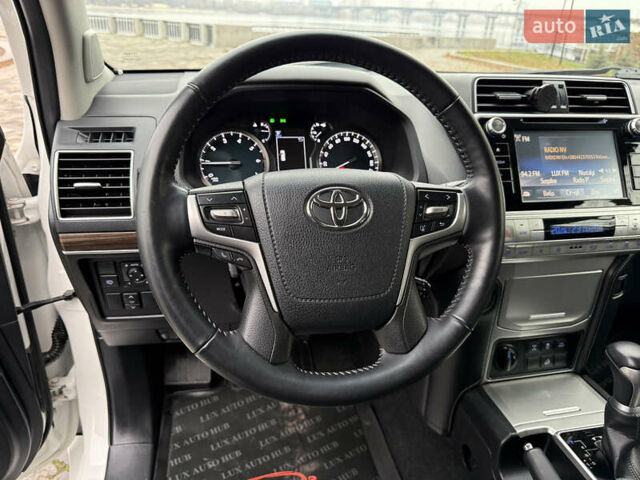 Белый Тойота Ленд Крузер Прадо, объемом двигателя 3.96 л и пробегом 50 тыс. км за 41999 $, фото 23 на Automoto.ua