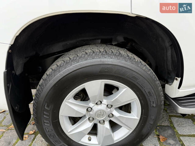 Белый Тойота Ленд Крузер Прадо, объемом двигателя 3.96 л и пробегом 50 тыс. км за 41999 $, фото 40 на Automoto.ua