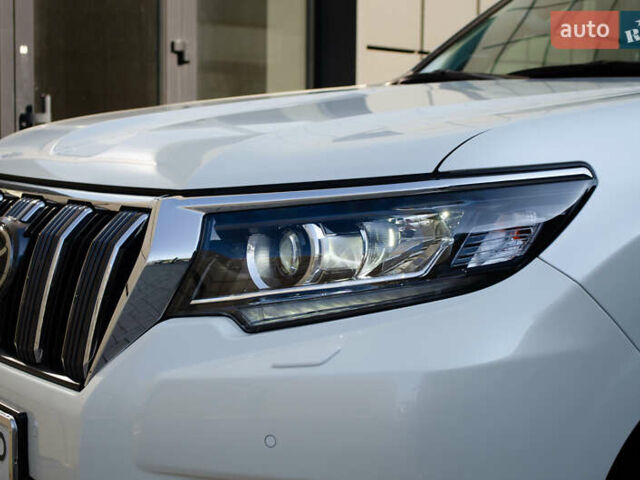 Белый Тойота Ленд Крузер Прадо, объемом двигателя 3.96 л и пробегом 42 тыс. км за 46500 $, фото 25 на Automoto.ua