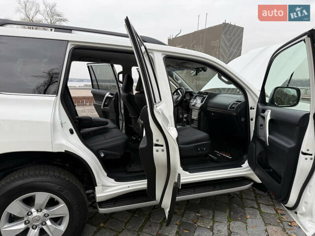 Белый Тойота Ленд Крузер Прадо, объемом двигателя 3.96 л и пробегом 50 тыс. км за 41999 $, фото 130 на Automoto.ua