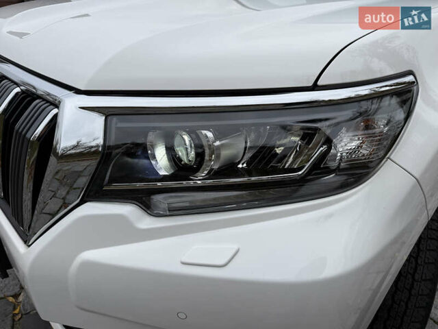 Белый Тойота Ленд Крузер Прадо, объемом двигателя 3.96 л и пробегом 50 тыс. км за 41999 $, фото 75 на Automoto.ua