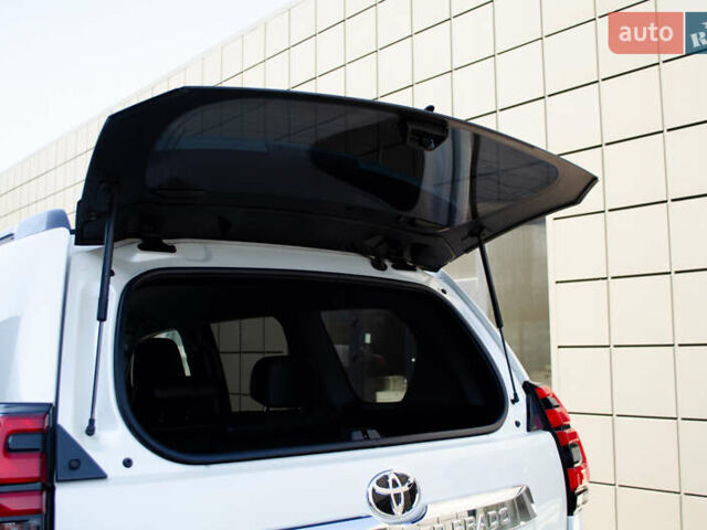 Белый Тойота Ленд Крузер Прадо, объемом двигателя 3.96 л и пробегом 42 тыс. км за 46500 $, фото 59 на Automoto.ua